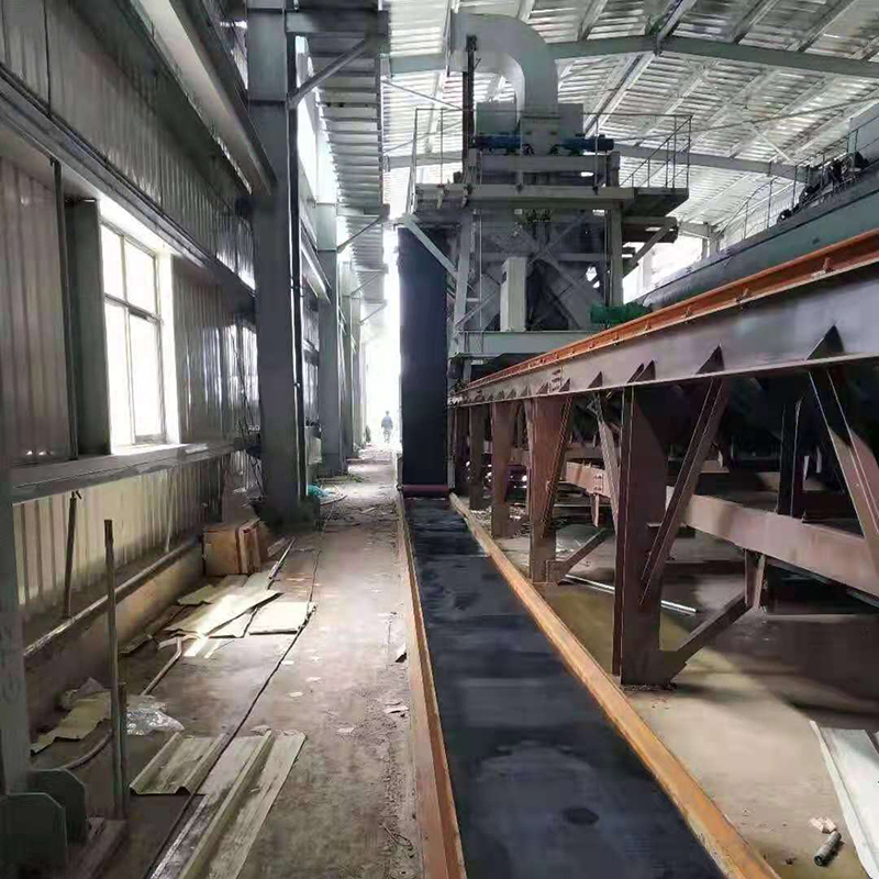 重型卸料车